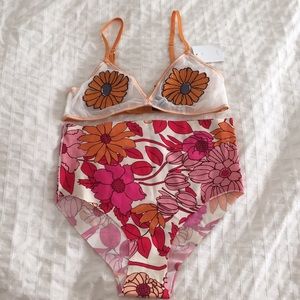 Groovy Floral Set